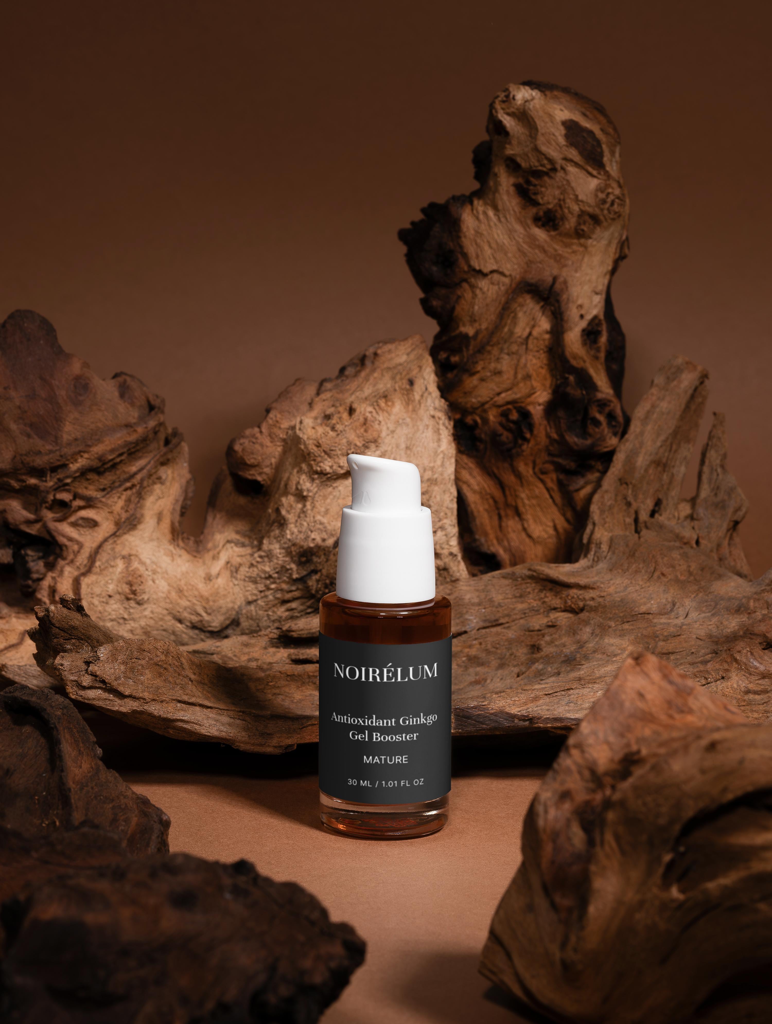 Bottle of Manolysa gel on a brown background with wooden elements
